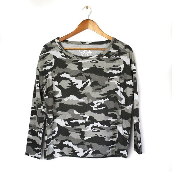 Chaser Camouflage Cozy Pullover Knit Top Size Medium - Picture 2 of 10